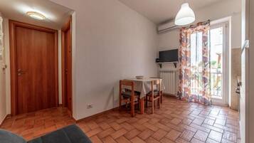 Apartment, Balcony | Living area