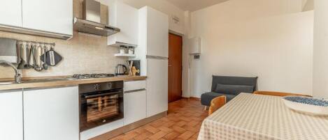 Apartamento, sacada | Cozinha privada