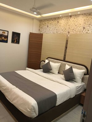Deluxe Double Room - Hotel Stayspire (Indore)
