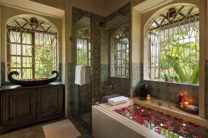 A bathroom with a bathtub, a glass shower enclosure, and a vanity with a decorative basin. - Staymaster Samba Sunset 3BR Pvt Pool (Anjuna)
