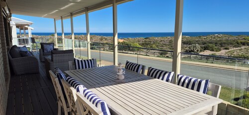 Seascapes - On Ledge-Ocean View Coastal Retreat