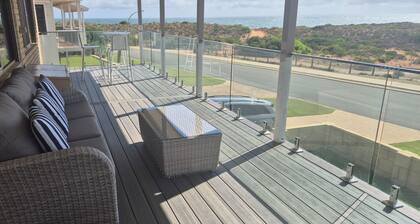 Seascapes - On Ledge-Ocean View Coastal Retreat