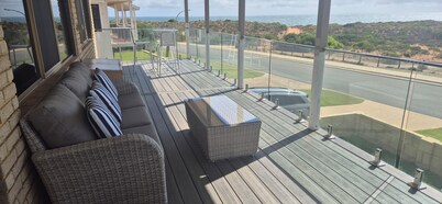 Seascapes - On Ledge-Ocean View Coastal Retreat