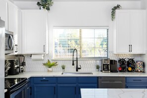 Private kitchen - Grand 6BR 3BA Pool Escape Round Rock (Round Rock)