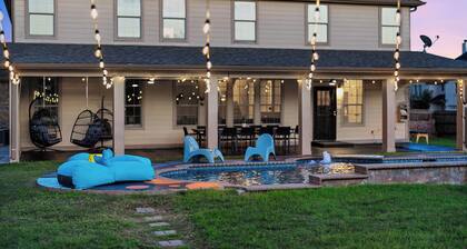 Grand 6BR 3BA Pool Escape Round Rock