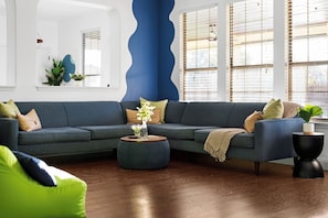 Living area - Grand 6BR 3BA Pool Escape Round Rock (Round Rock)