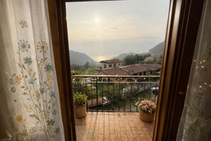Interior - Oasis of Tuma Balcony Lake View (Tremosine)