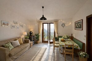 TV - Oasis of Tuma Balcony Lake View (Tremosine)