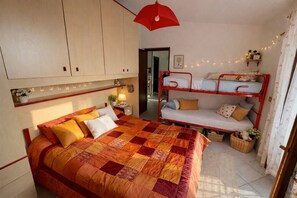 1 bedroom, bed sheets - Oasis of Tuma Balcony Lake View (Tremosine)