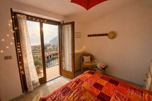 1 bedroom, bed sheets - Oasis of Tuma Balcony Lake View (Tremosine)