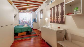 Deluxe Studio, Courtyard View