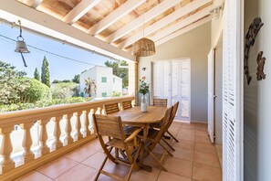 Outdoor dining - Holiday Home in Cala Llombards with Pool and Sea View near Santanyí, Mallorca (Es Llombards)