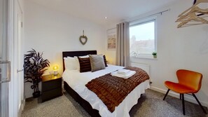Bed sheets - Chic 2 Bedroom Aparment with Netflix (London)