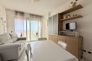 TV - SE219 - Senigallia, two-bedroom apartment with a beautiful seafront terrace (Senigallia)