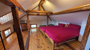 5 bedrooms, iron/ironing board, WiFi, bed sheets