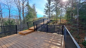 Terrace/patio - Rock House -Beautiful Architecture in the trees nestled between two lakes (Grenville sur la Rouge)