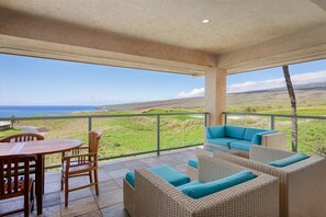 Interior - Beautiful Ocean Villa (Kamuela)