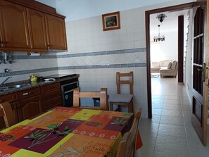 Dining - Apartment 'Alojamento Local Família Coelho' with Wi-Fi (Quinta do Conde)