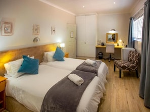 Luxury Twin Room, Patio | In-room safe, desk, blackout drapes, iron/ironing board - Bishops Lodge (Gqeberha)