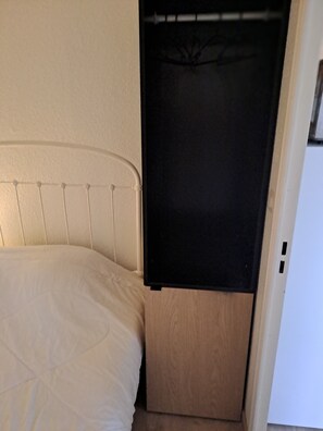 1 bedroom, bed sheets - Appartement T2 au premier étage parking à 50 m (Narbonne)