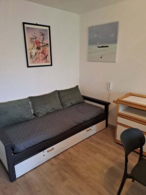 Living area - Appartement T2 au premier étage parking à 50 m (Narbonne)