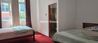 Mellow Breeze - Bungalow with quaint fireplace & living room in Nuwara Eliya