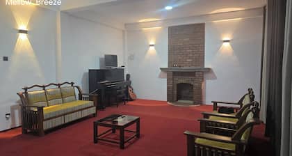 Mellow Breeze - Bungalow with quaint fireplace & living room in Nuwara Eliya