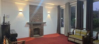 Mellow Breeze - Bungalow with quaint fireplace & living room in Nuwara Eliya