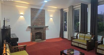 Mellow Breeze - Bungalow with quaint fireplace & living room in Nuwara Eliya