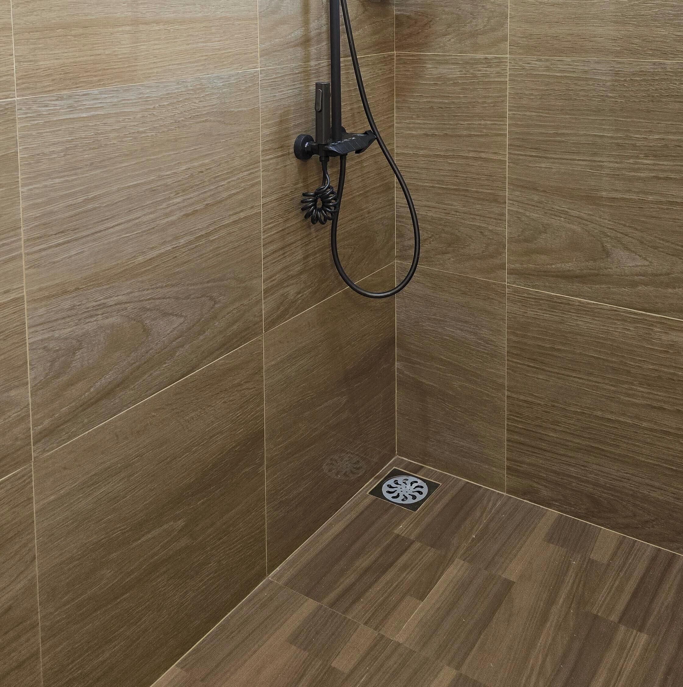 Dusche, Haartrockner, Bidet, Handtücher