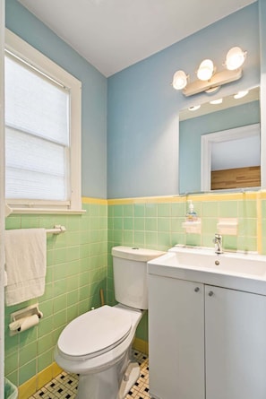 Bathroom - Classic Charm-Retro 1950s Motel in St Augustine (St. Augustine)