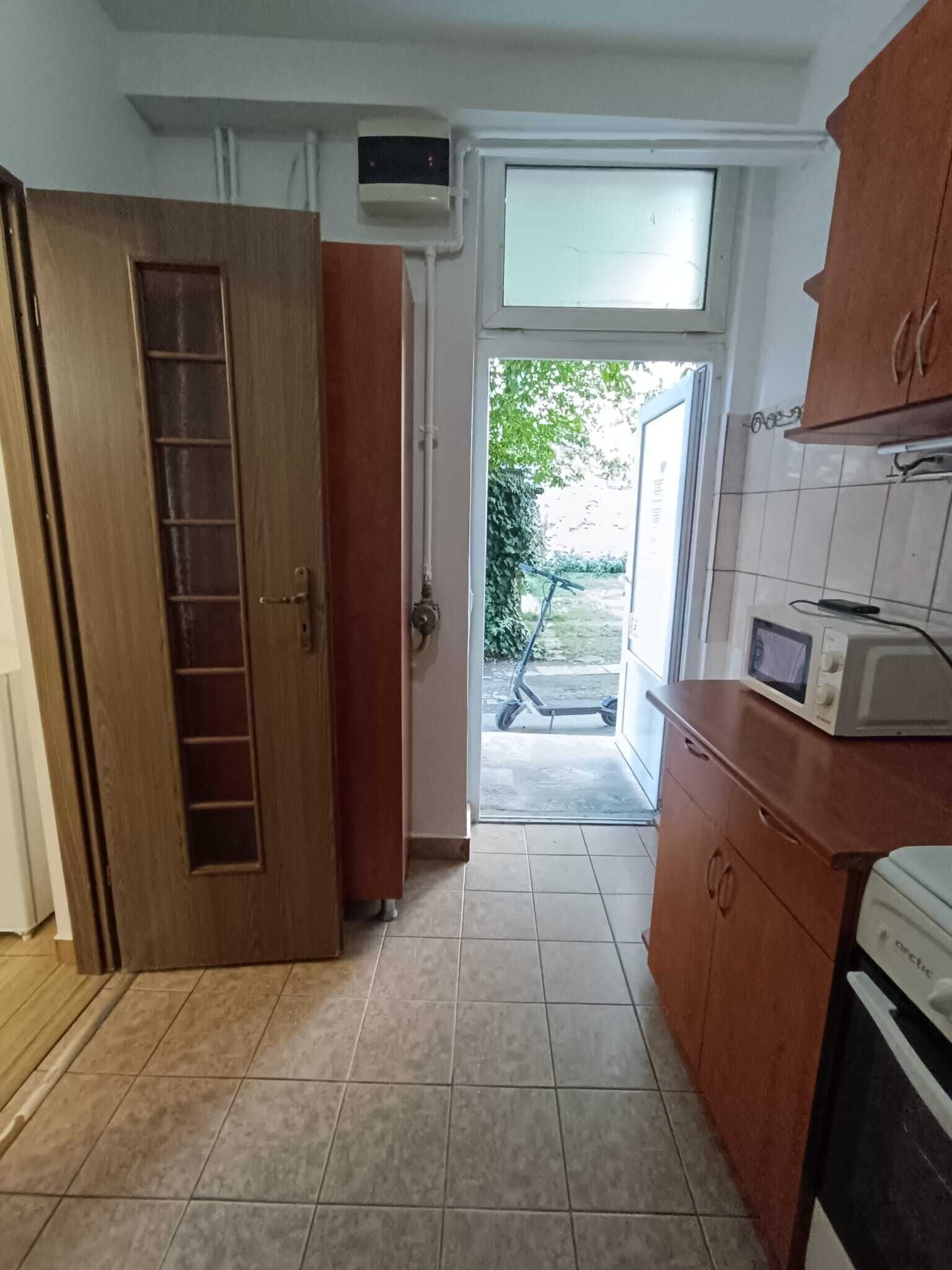 Studio | Private kitchen | Paper towels, dining tables