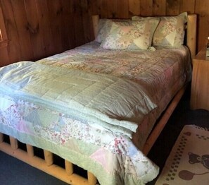2 bedrooms - Adorable cottage sleeps 6 on the banks of Pemigewasset Lake (New Hampton)