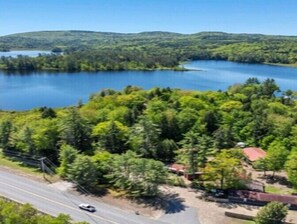 Aerial view - Adorable cottage sleeps 6 on the banks of Pemigewasset Lake (New Hampton)