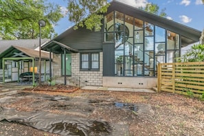 House | 3 bedrooms - Unique Pet Friendly Bungalow in St Augustine (St. Augustine)