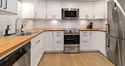 Stylish Garden Suite in Mount Pleasant–Fraserhood