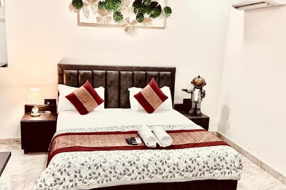 Fortune Home Service Apartment Studio, J-267 Saket