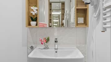 Deluxe Studio | Bathroom