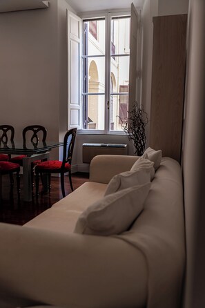 Leilighet – superior, bakgårdsutsikt | Oppholdsområde