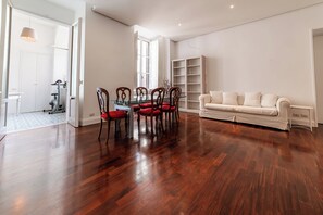 Superior Condo, Courtyard View | Interior - Casa Lavinia - Basilica S.Maria Maggiore (Rome)