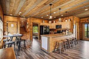 Fridge, microwave, oven, stovetop - New Listing, Stunning Views, Private Pool, Hot Tub, Games, Free Attractions! (Gatlinburg)
