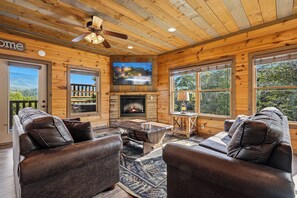 Smart TV, fireplace, video games - New Listing, Stunning Views, Private Pool, Hot Tub, Games, Free Attractions! (Gatlinburg)