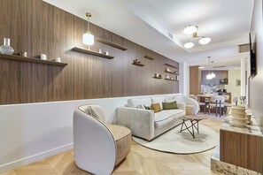 TV, offices - Exceptional AC Apartment - Center of Paris (Paris)