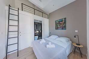3 habitaciones, tabla de planchar con plancha, wifi y ropa de cama 