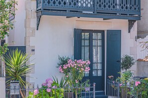 Exterior detail - Arcachonnaise in the center of Arcachon Plage-3 stars (Arcachon)