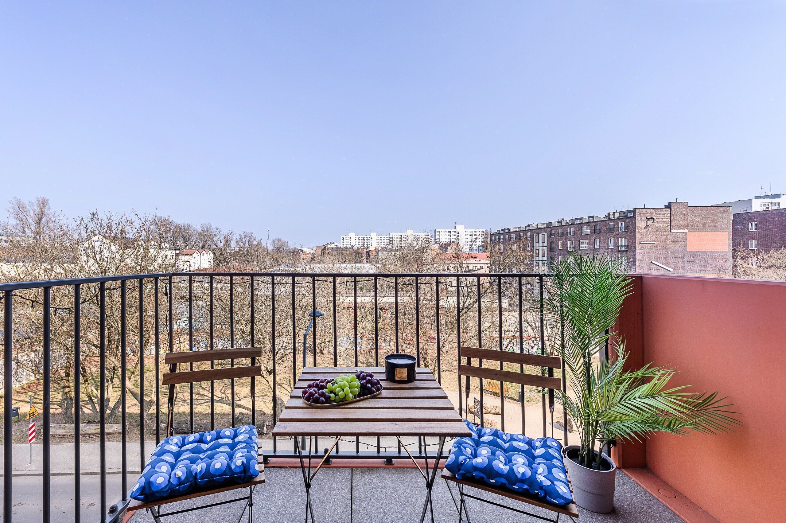 Comfort-lejlighed - balkon - udsigt til gårdsplads | Terrasse/gårdhave