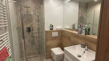 Comfort Apartment, Balcony, Courtyard View | Bathroom