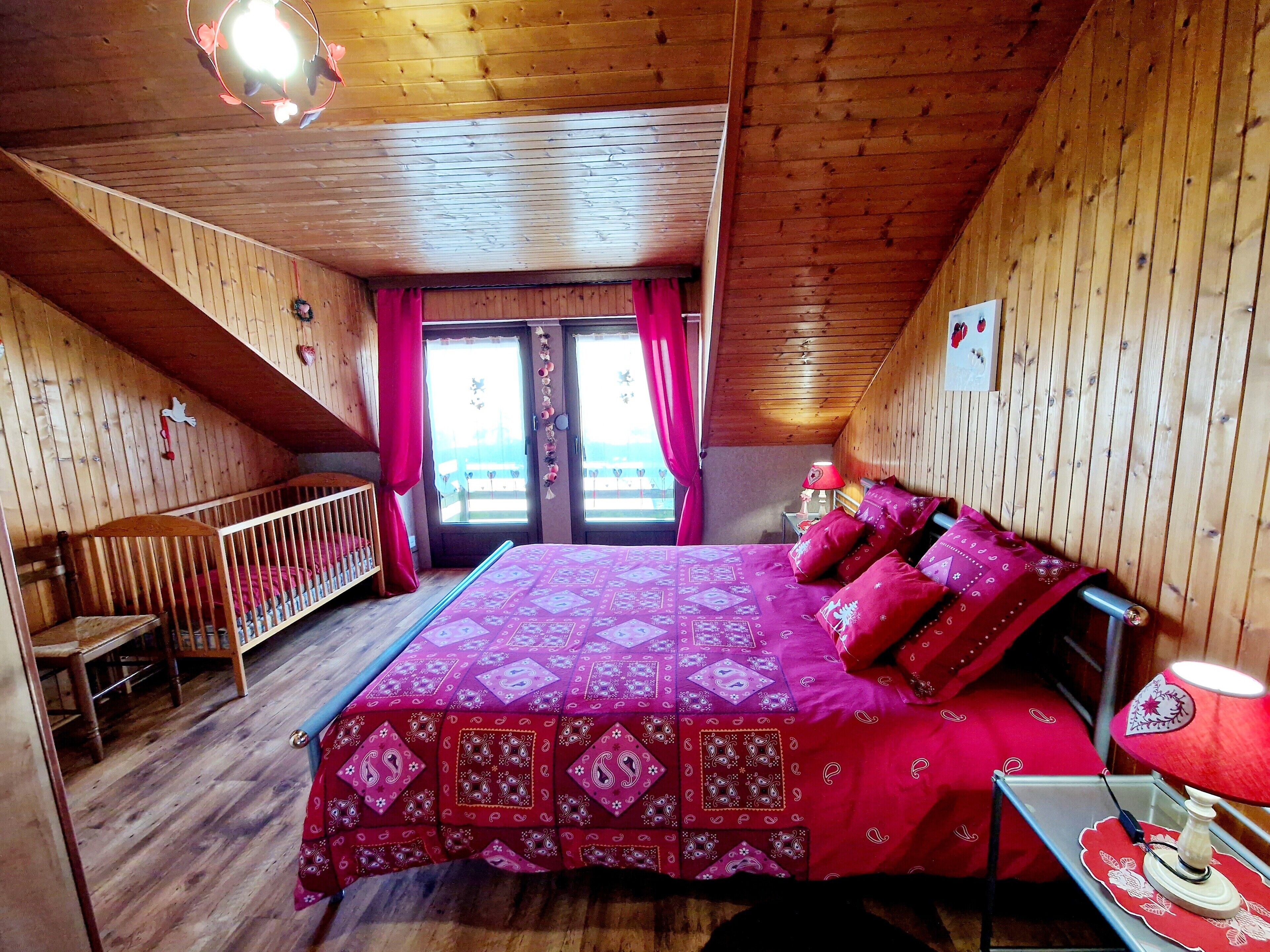 2 habitaciones, tabla de planchar con plancha, wifi y ropa de cama 