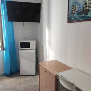 Deluxe Double or Twin Room, 1 Queen Bed, Non Smoking, Private Bathroom