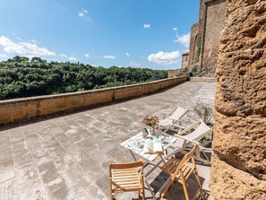 Apartment, Hügelblick | Speisen im Freien
